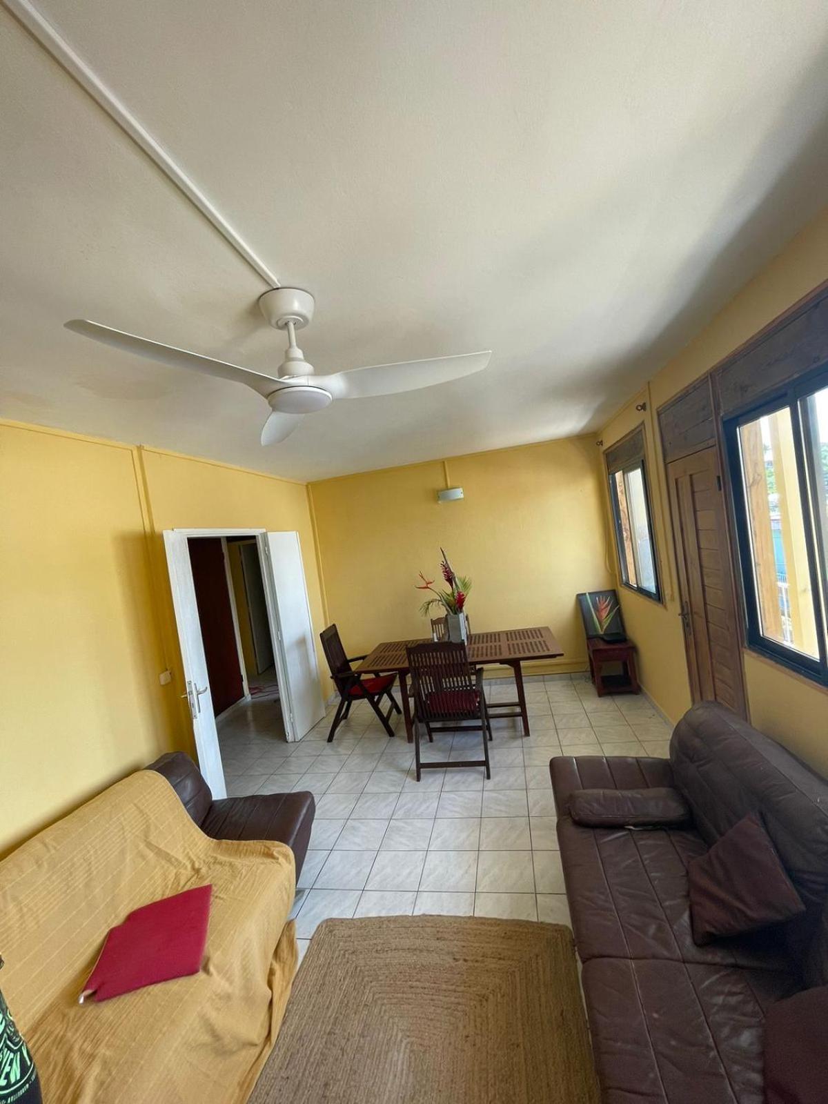 Appartement Tout Confort Sainte-Anne  Exterior foto